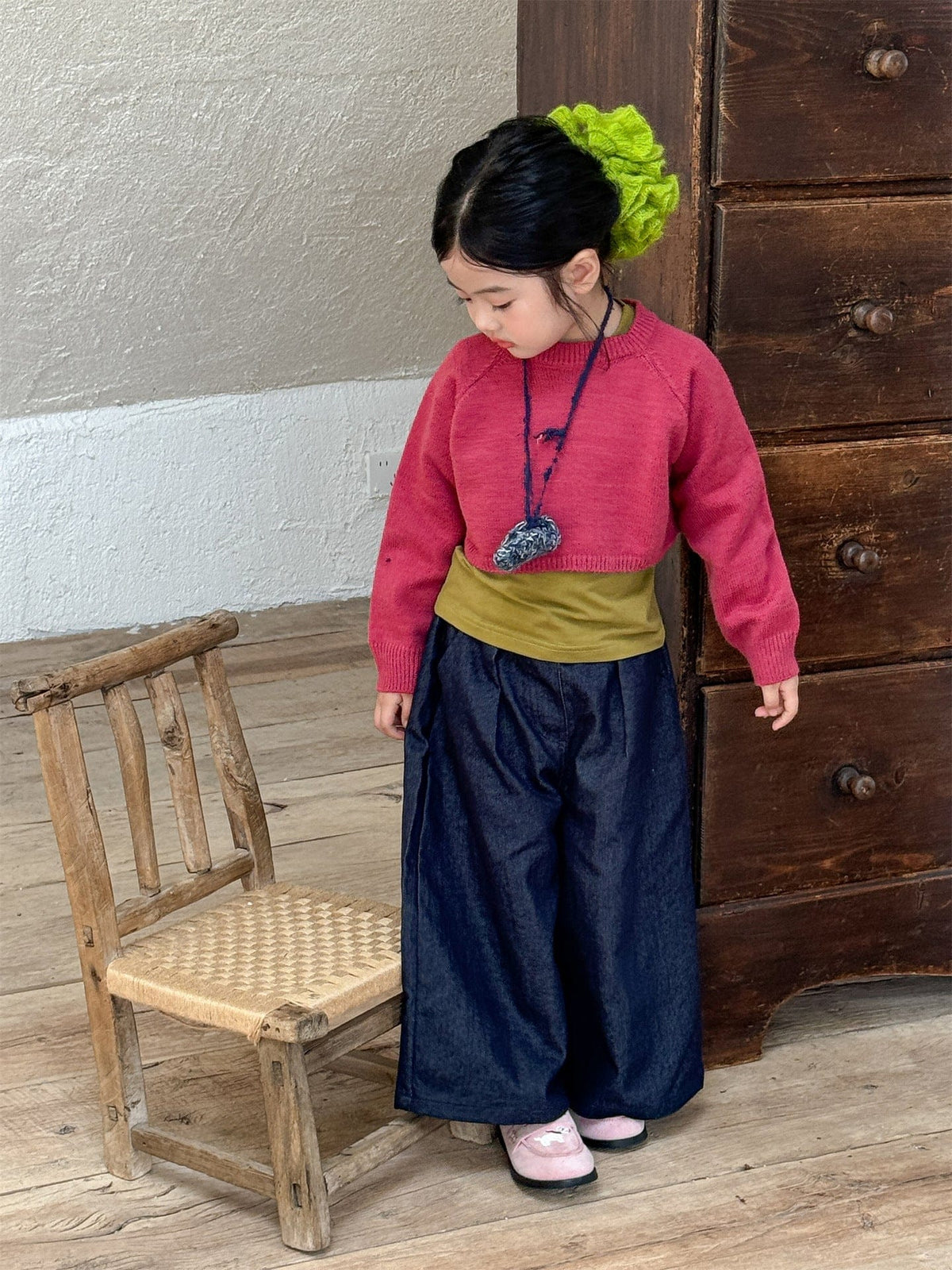 キッズ用デニムワイドパンツ ネイビー、ゆるめのストレートライン