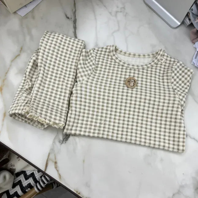 キッズのパジャマセット 千鳥格子風チェックの長袖Tシャツとロングパンツ