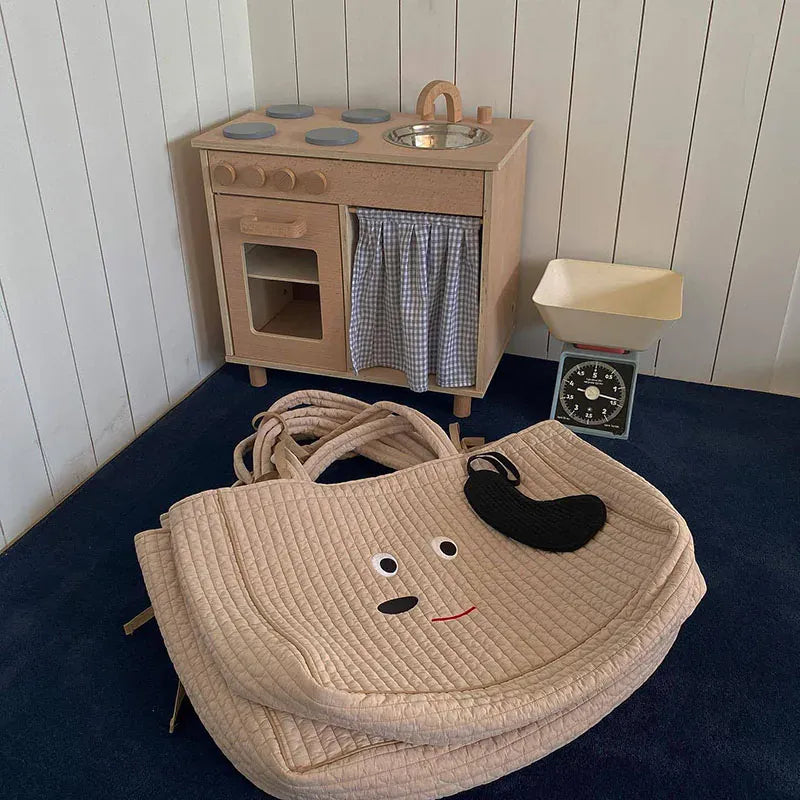 犬の刺繍入りキルティングおむつバッグ、ベージュ調トート(黒い耳)
