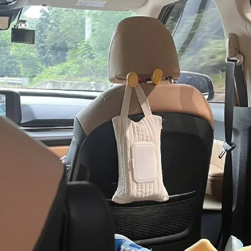 ベビー用ウェットティッシュケース(蓋付き・持ち手付き)白地、車内に装着