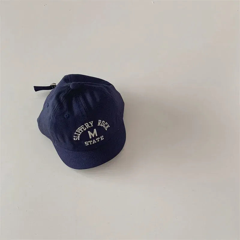 ベビーキッズキャップ ネイビー系 レターロゴ刺繍 ショートブリム サイド