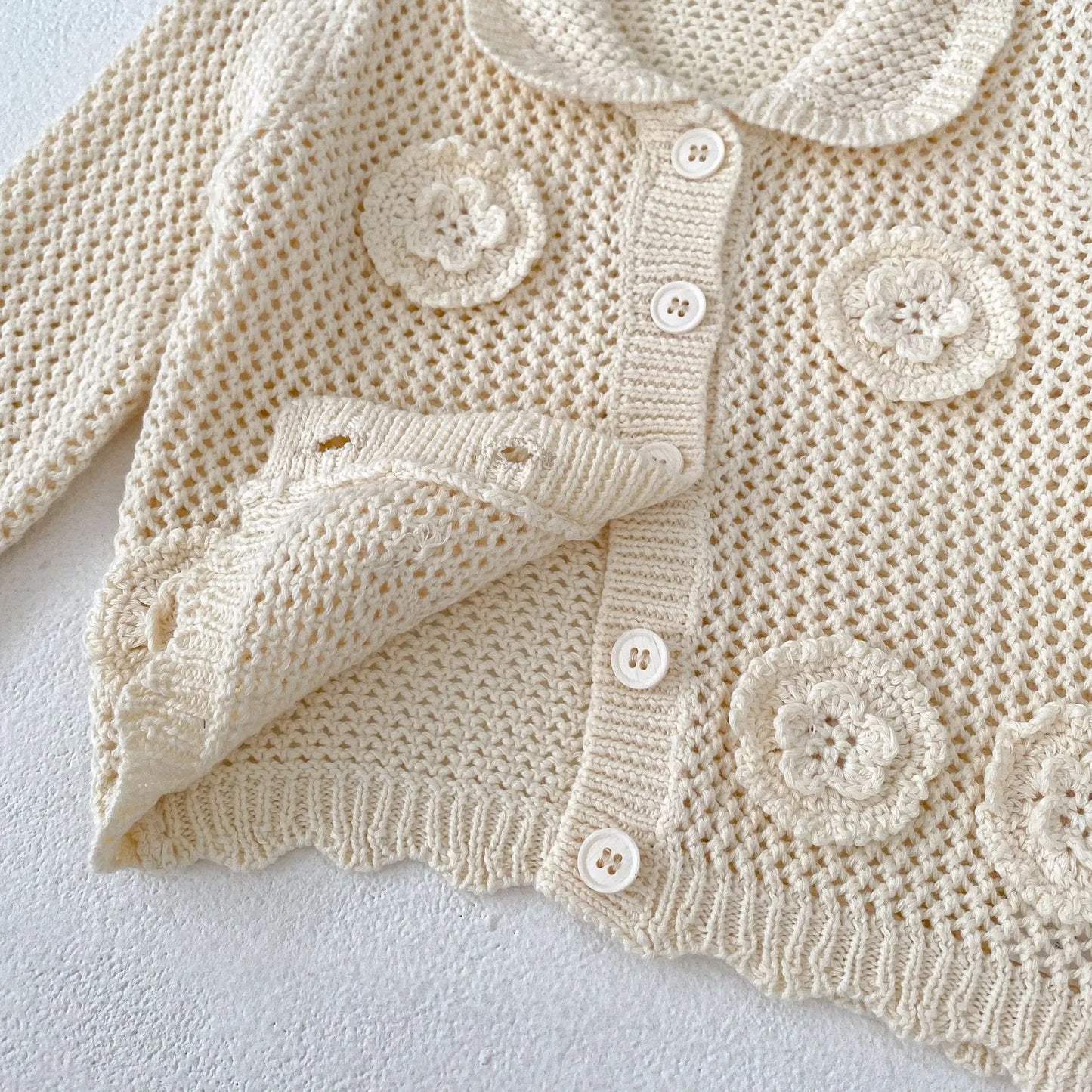 カーディガン・パーカー ベビーカーディガン レースニット 襟付きジャケット フラワー刺繍 アプリコットホワイト
