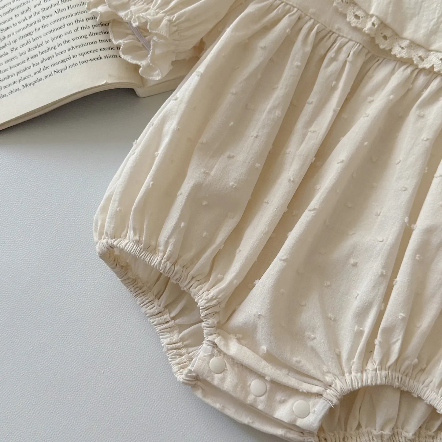 半袖ロンパース ベビーロンパース 半袖ボディスーツ フラワー花柄刺繍 アプリコット