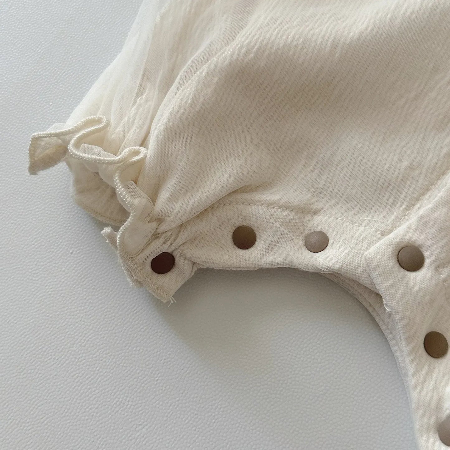 半袖ジャンプスーツ ベビージャンプスーツ レース刺繍フリル ロンパース