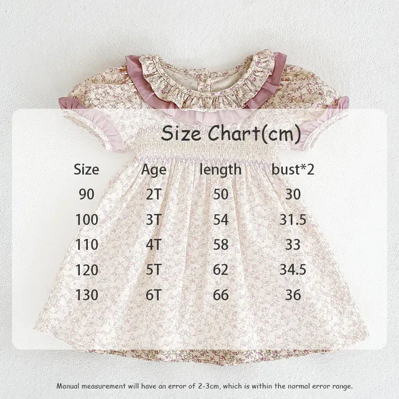 花柄プリントの半袖ワンピースにサイズ表の表示、Size chart(数値)付き