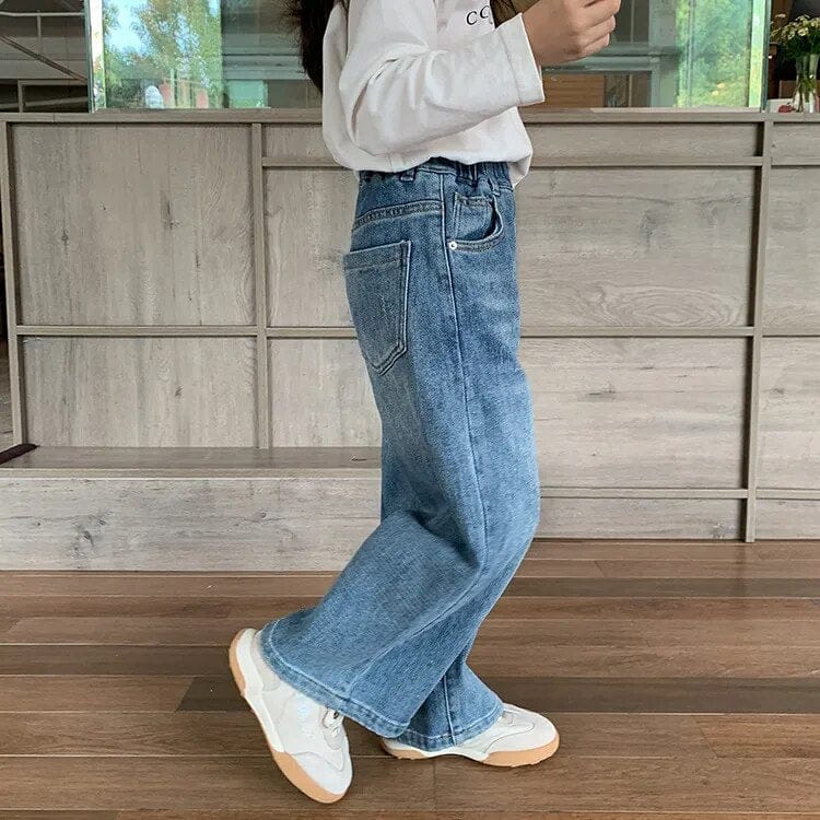 キッズ用ブルーのデニムワイドパンツ、ワイドな裾のロング丈