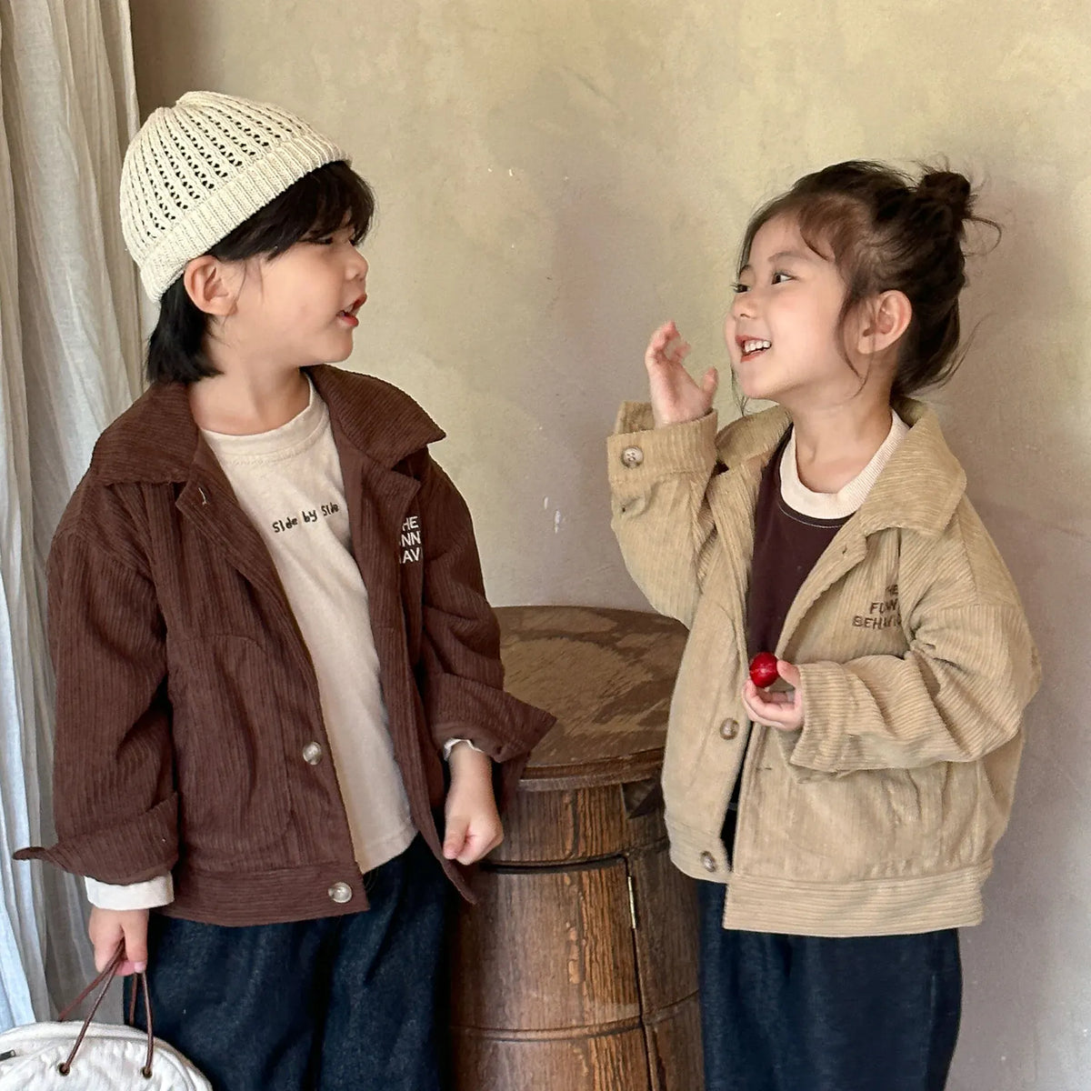 子ども用コーデュロイジャケット(コーヒー/ベージュ)ルーズシルエット、刺繍