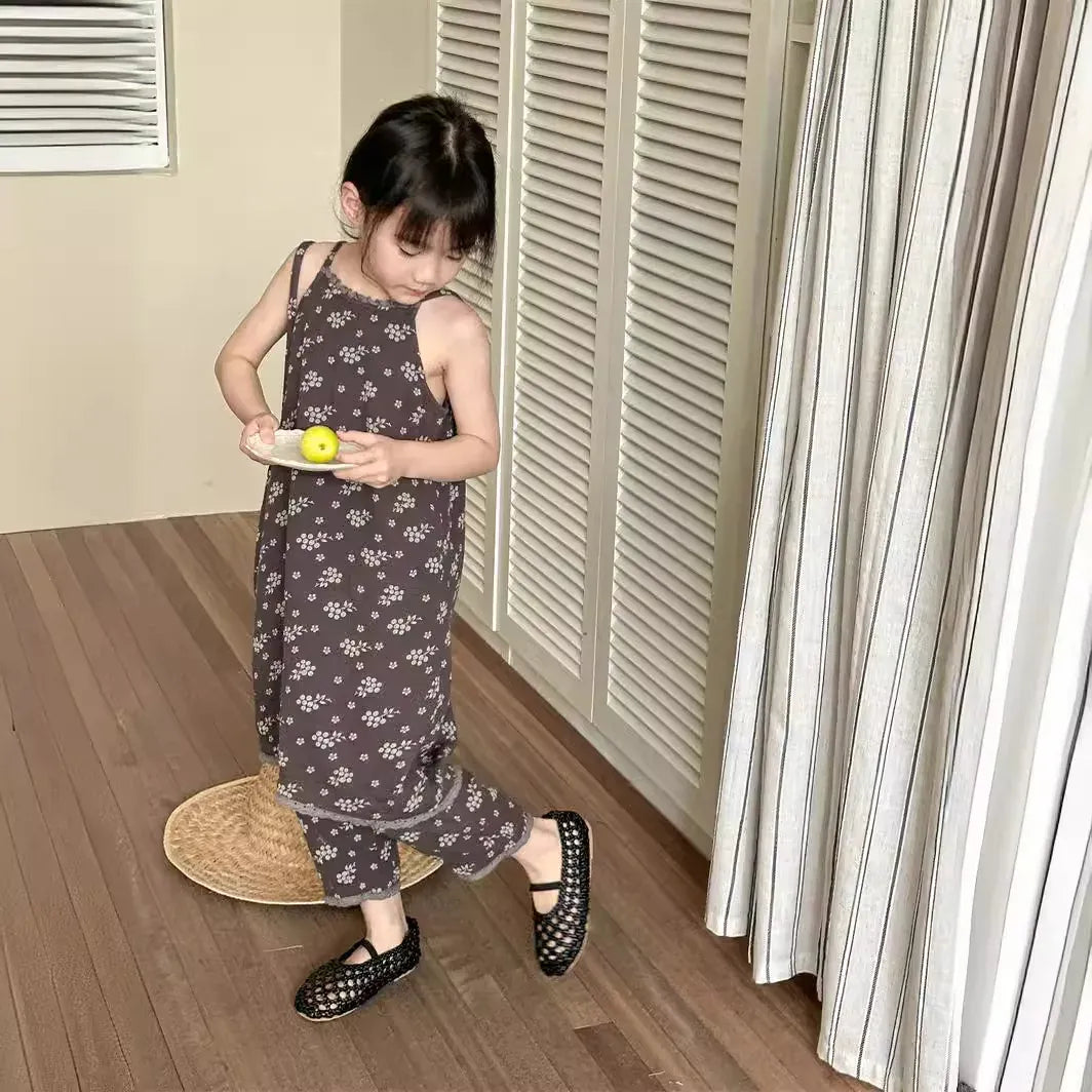 キッズキャミソールワンピース チャコール系 小花柄プリント バックスタイル