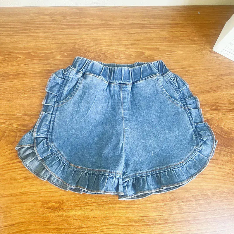 青デニムのフリルショートパンツ、後ろはウエストゴム仕様