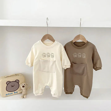 長袖ロンパース ベビーロンパース 長袖ジャンプスーツ ベアくまプリント ポケット ベージュ コーヒー 2カラー