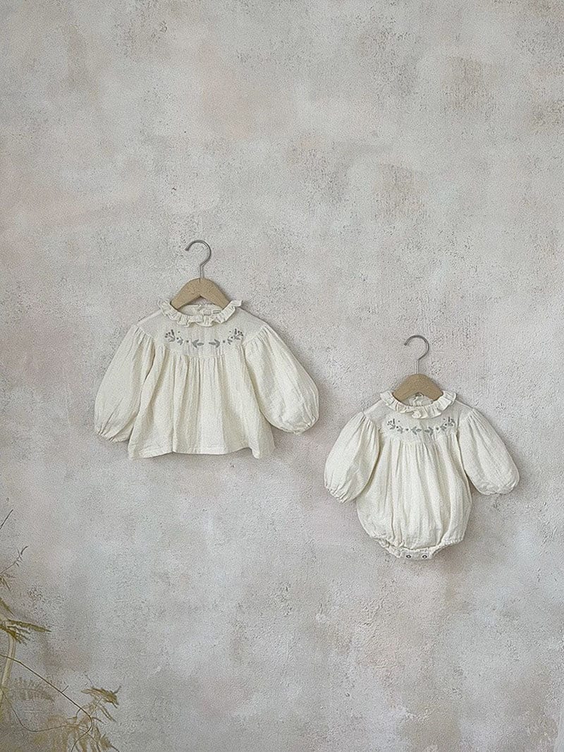 長袖ロンパース ベビー 長袖ロンパース フラワー刺繍 花柄 フリルカラー フリル クリーム グレー 2カラー ガールズ 女の子 子供服