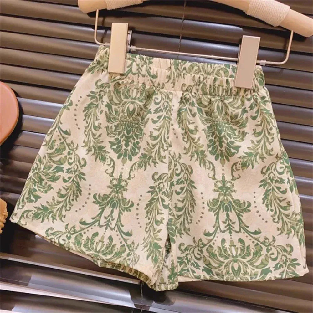 キッズ用グリーン系アラベスク柄ショートパンツ(総柄、ウエストギャザー)