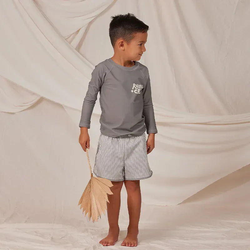 キッズ用 セパレート水着 グレー長袖トップスとストライプ柄ショートパンツ