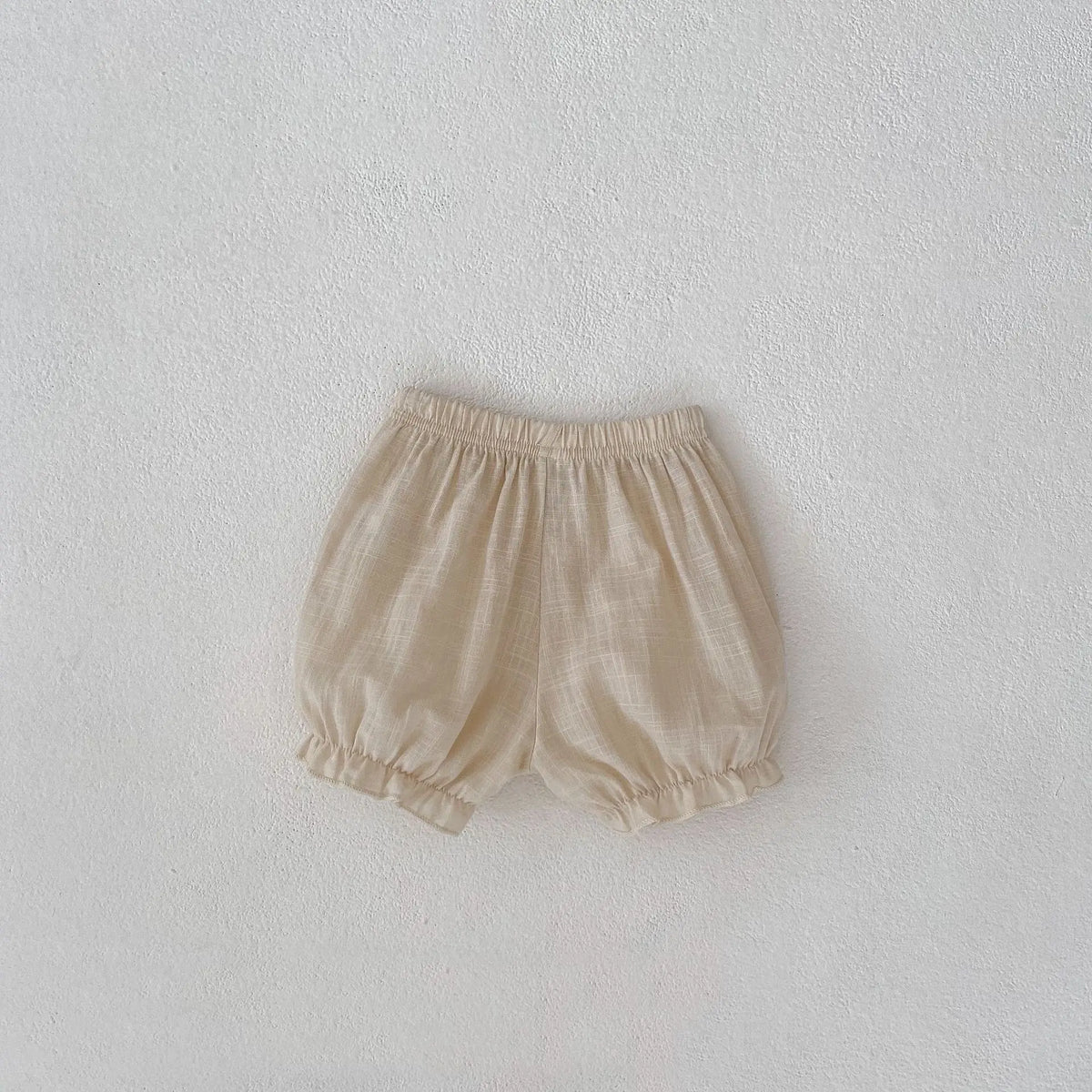 ベージュのバルーンショートパンツ(ゴムウエスト・軽やか生地)