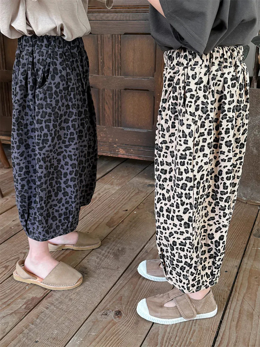 キッズ レオパード柄サマークロップドパンツ、ゆったりシルエット(濃紺/ベージュ)