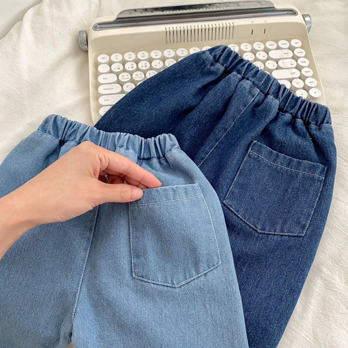 キッズデニムパンツ 濃紺と薄青の2色 伸縮ウエスト フロントポケット
