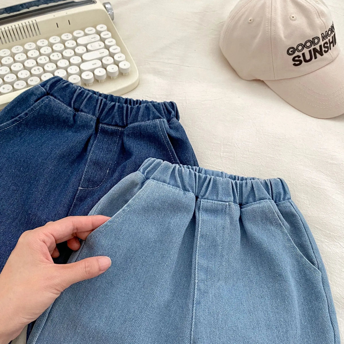 キッズデニムパンツ 濃紺と薄青の2色 伸縮ウエスト 立体フロントポケット