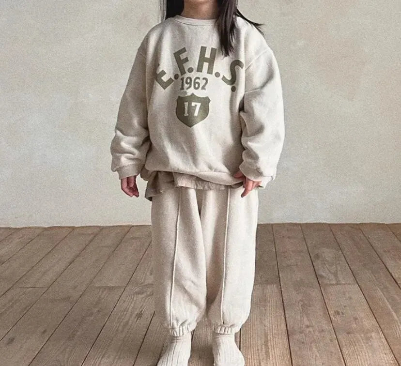 子ども用スウェットセットアップ 2点セット グレー ロゴプリント 裏起毛風の生地