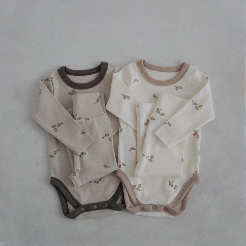 どんぐり柄の白い長袖ボディスーツ&パンツセット、2点セット