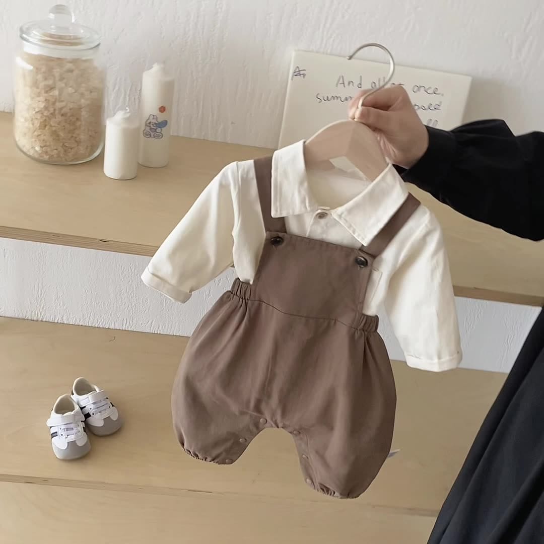 白い長袖シャツとブラウンのサスペンダーオーバーオール(前面)