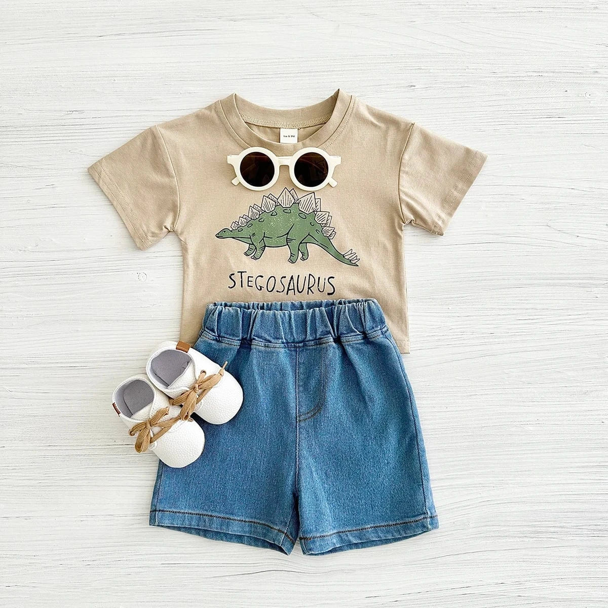 ベビー半袖Tシャツ+デニムショートパンツ2点セット 生成り×ブルー、ステゴサウルスプリント