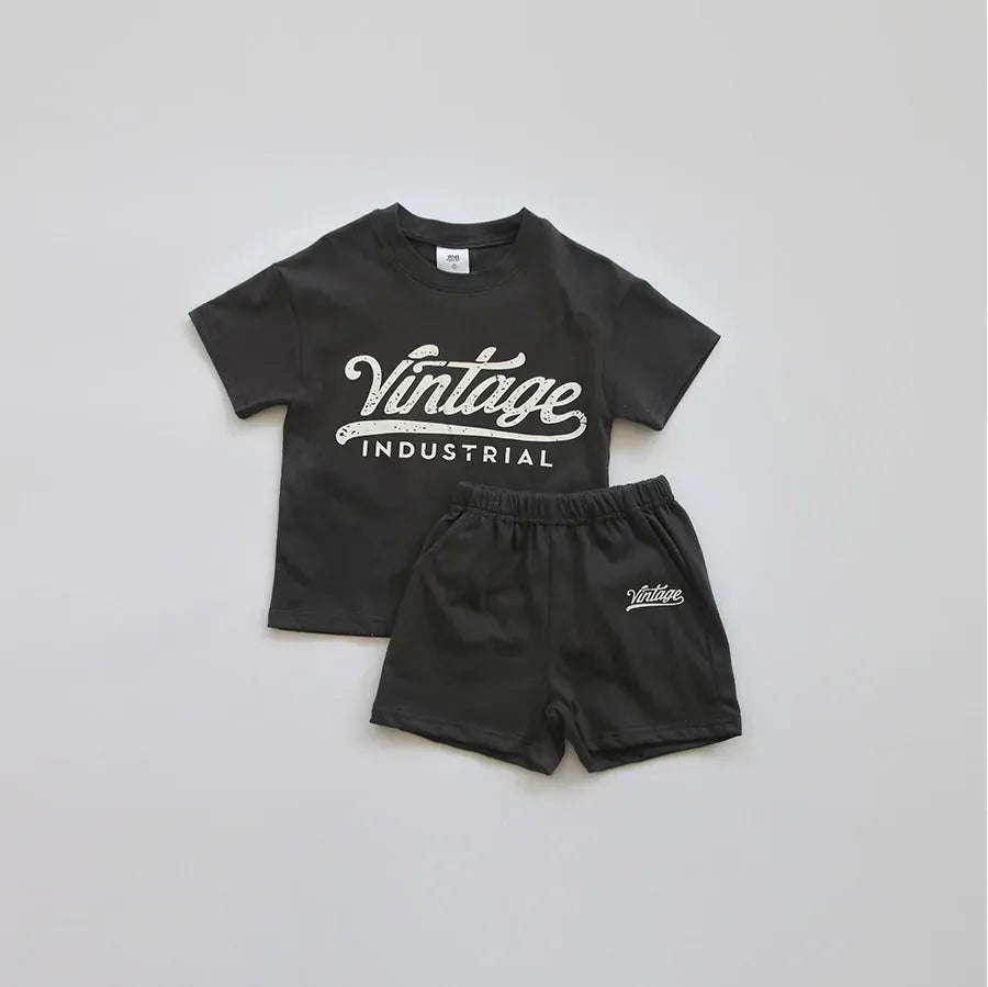 黒の半袖Tシャツとショートパンツ2点セット、フロントロゴプリント