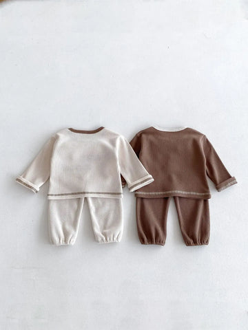 長袖セットアップ ベビーキッズセットアップ 2点セット ワッフル 長袖Tシャツ+ロングパンツ レターロゴワッペン 2カラー【mh0006367】
