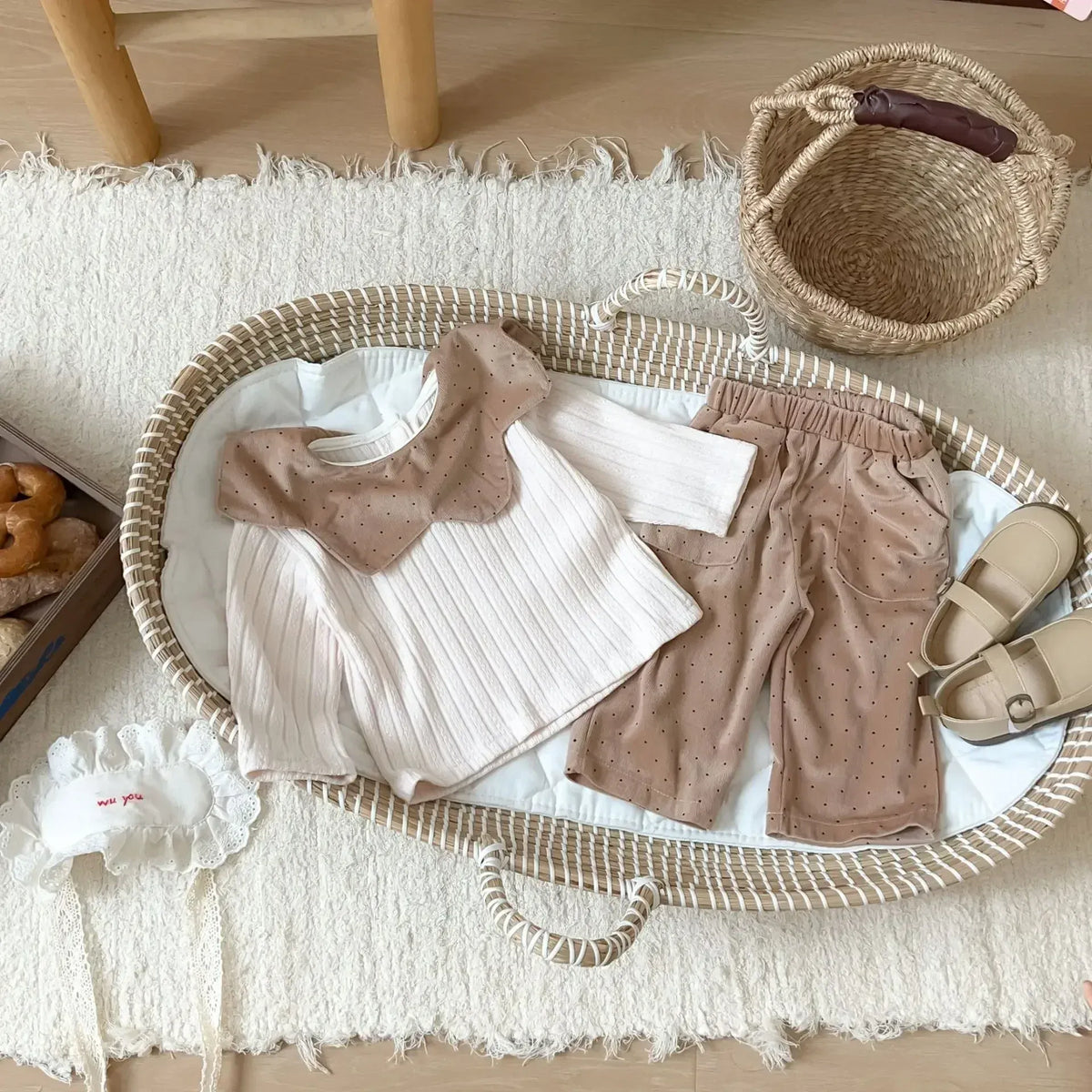 ベビー用2点セット:花形襟の長袖Tシャツとカーキ系ドット柄ロングパンツ