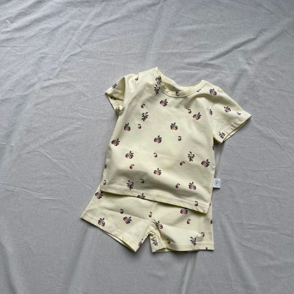 ベビー用半袖Tシャツ+ショートパンツ2点セット、レモン色地の総柄プリント