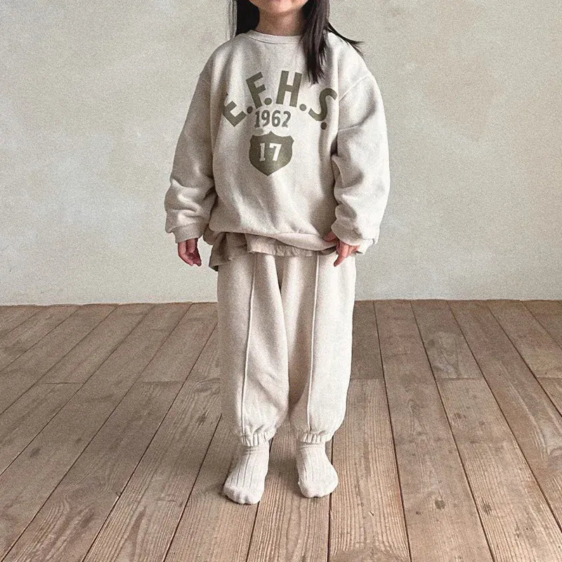 子ども用スウェットセットアップ 2点セット アイボリー ロゴプリント 長袖とパンツ