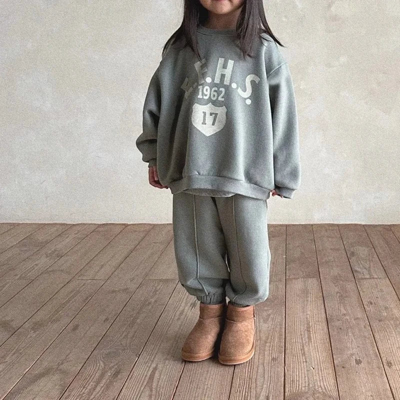 子ども用スウェットセットアップ 2点セット グリーン系 ロゴプリント 長袖とパンツ