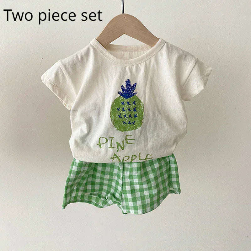 キッズ用パイナップルプリント半袖Tシャツ&緑の格子柄ショートパンツ