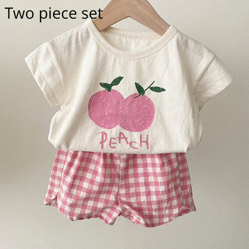 キッズ用半袖Tシャツ×チェックショートパンツの2点セット、桃プリント
