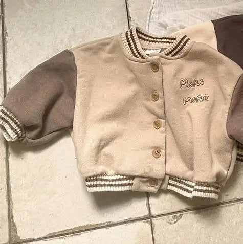 ショートコート・ジャケット・ジャンパー apricot brown / 9M 73CM ベビーアウター レターロゴスタジアムジャンパーブルゾン【mh0008277】