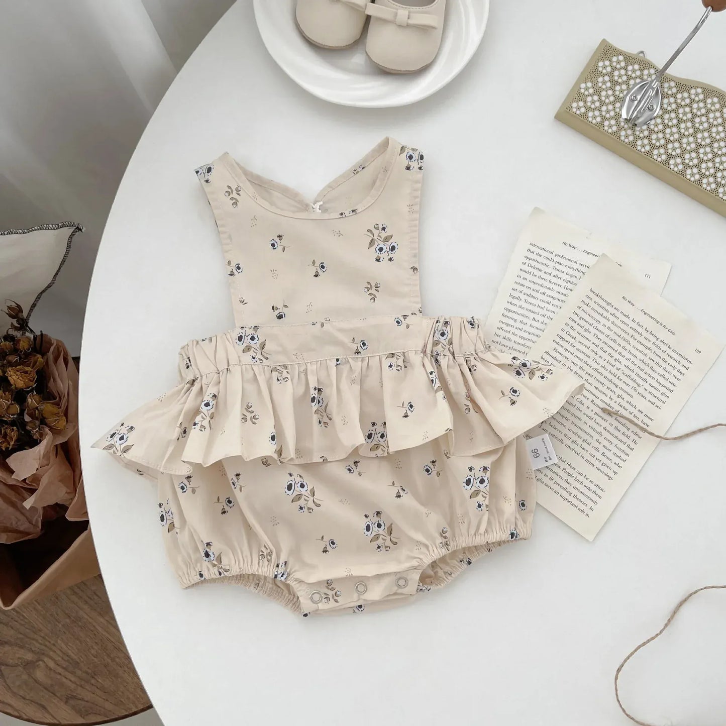 ノースリーブロンパース Beige / 66cm 0-6m ベビーロンパース ノースリーブボディスーツ フリル フラワー花柄プリント【mh0004649】