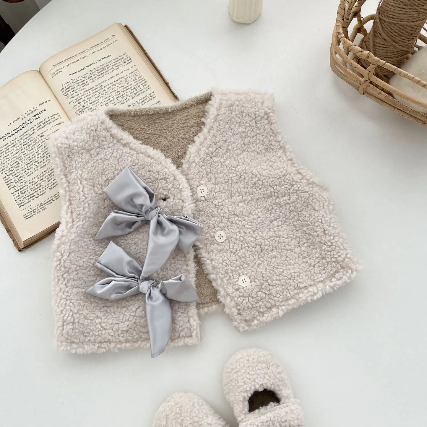 ベスト Beige / 6M 66CM ベビーベスト ボアフリースアウター リボンアクセント ベージュ カーキ 2カラー【mh0003857】