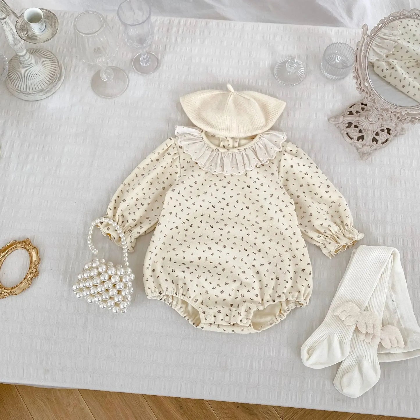 長袖ロンパース Beige / 6M 66CM ベビーロンパース レースフリルサークル襟小花柄プリント長袖ボディスーツ 2カラー【mh0006785】