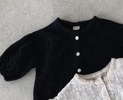 長袖セットアップ black shirts / 9M 73CM ベビートップス/パンツ レース刺繍ノーカラー長袖ブラウス/リボンプリントフリルスカートサスペンダーブルマ 2カラー【mh0007214】