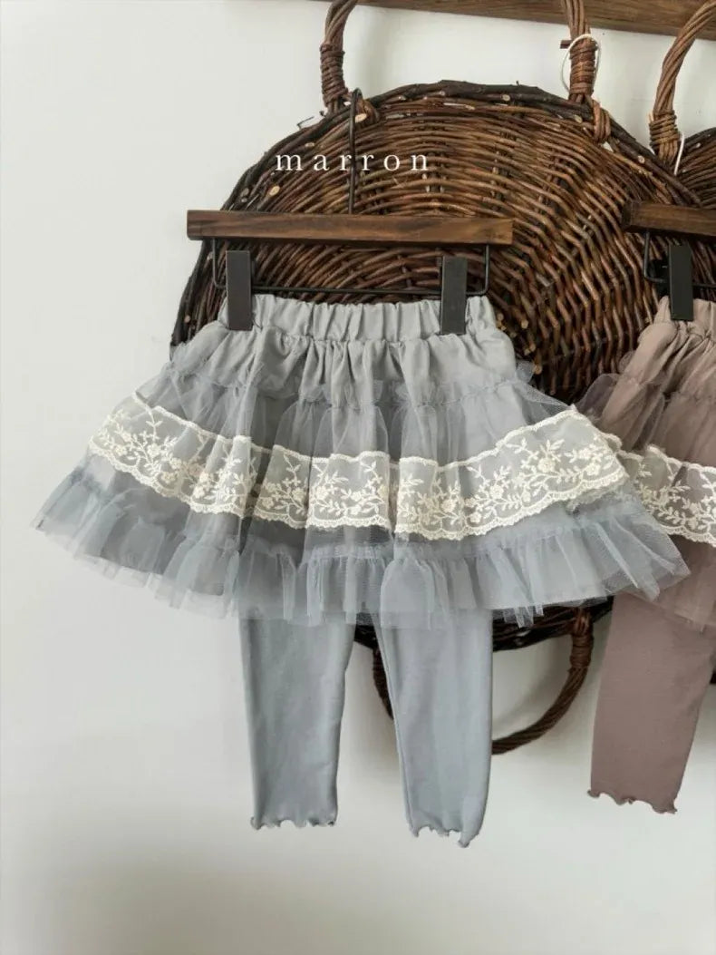 グレー系チュール風スカートのベビー服、レース付きフリルとパンツのセット