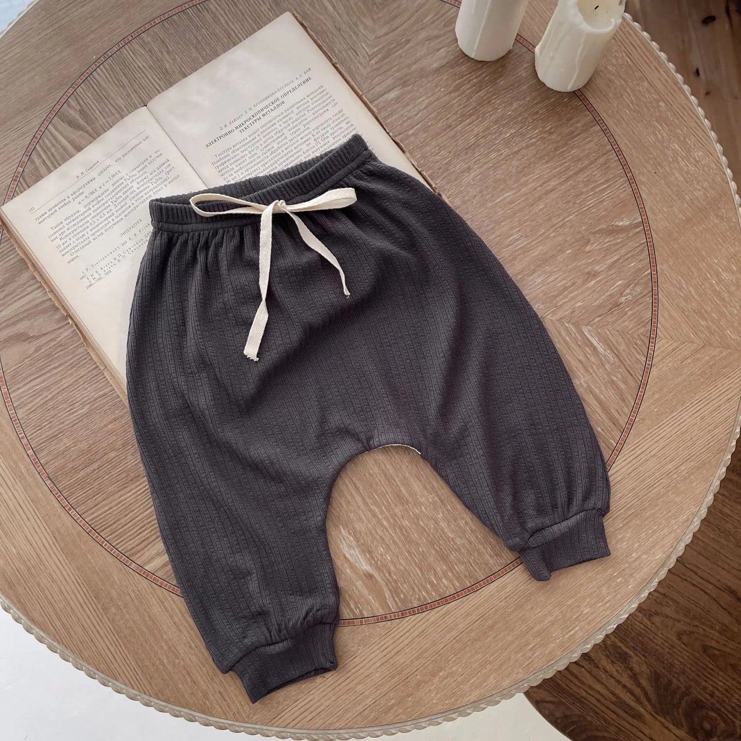 ロングパンツ・スウェットパンツ dark grey / 66cm 0-6m / 取り寄せ(7〜35日) ベビーパンツ ヒップパッチ ルーズロングパンツ モンキーパンツ レギンス 2カラー