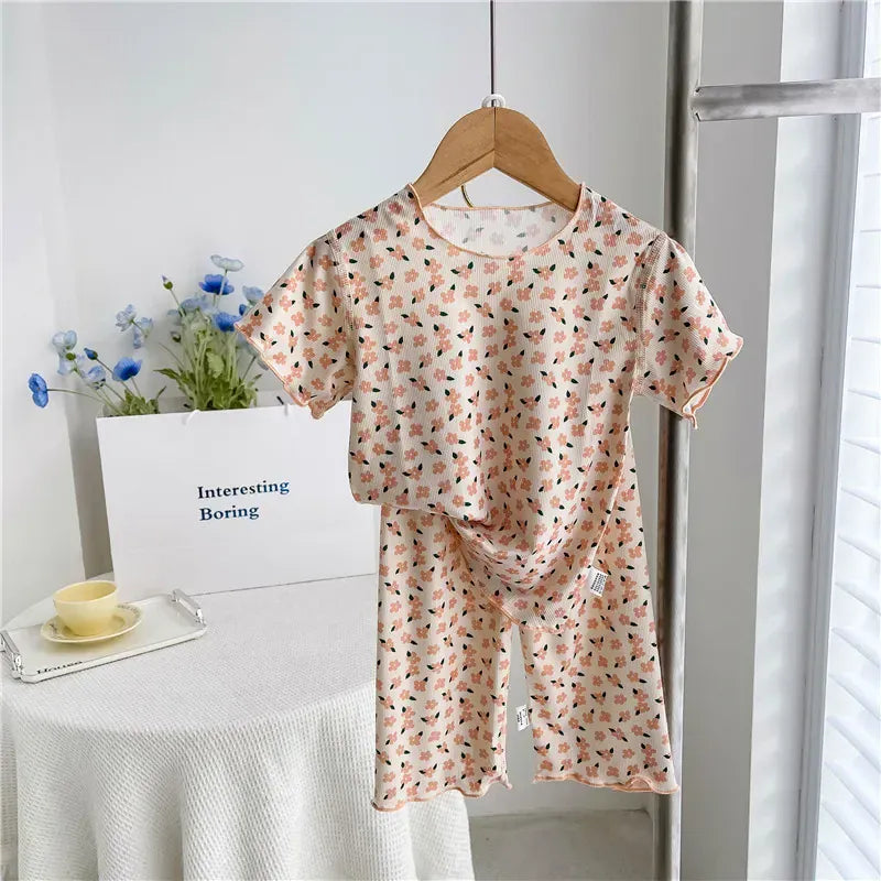 キッズパジャマセット(薄手半袖Tシャツ+パンツ)ベージュ地の小花柄
