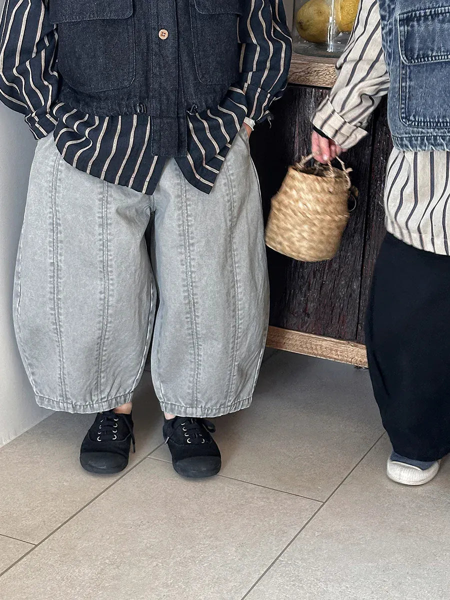 キッズ用ロングパンツ、ゆったりシルエットのダークグレー系デニム風