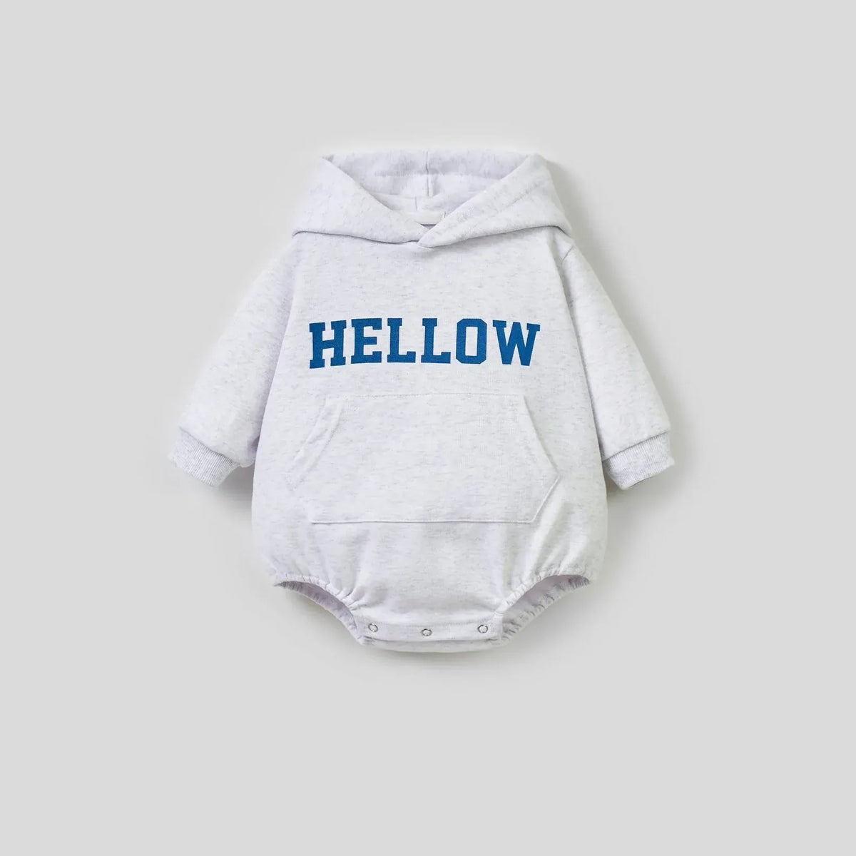 白系のフード付き長袖ロンパース、HELLOWロゴプリント、スナップ付き