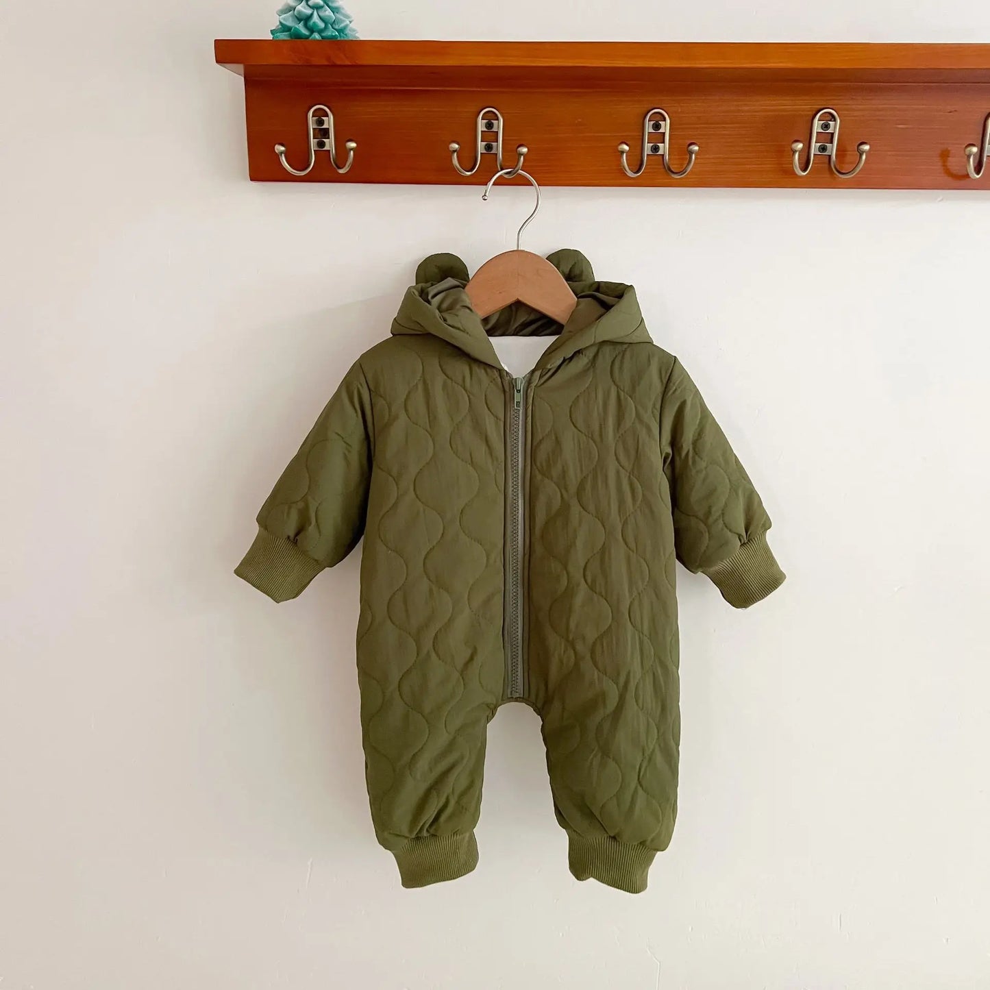 長袖セットアップ green romper / 66cm ベビーアウタージャンプスーツ キルティングセットアップ 2点セット 耳付きフーディ長袖カバーオール くま耳フーディジャケット ロングパンツ グリーン ベージュ 2型 2カラー