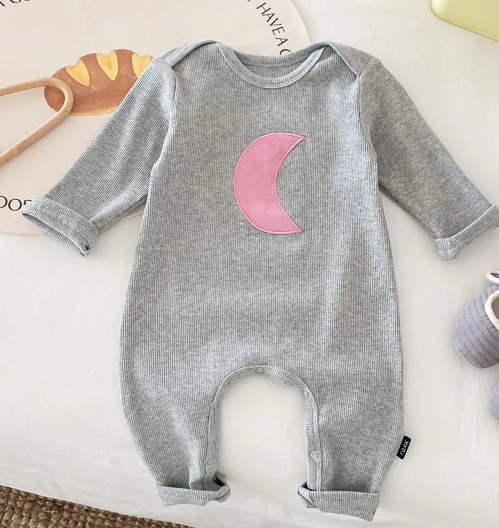 長袖ロンパース grey / 66cm / 取り寄せ(7〜21日) ベビーロンパース 長袖ジャンプスーツ 月ムーン刺繍 3カラー