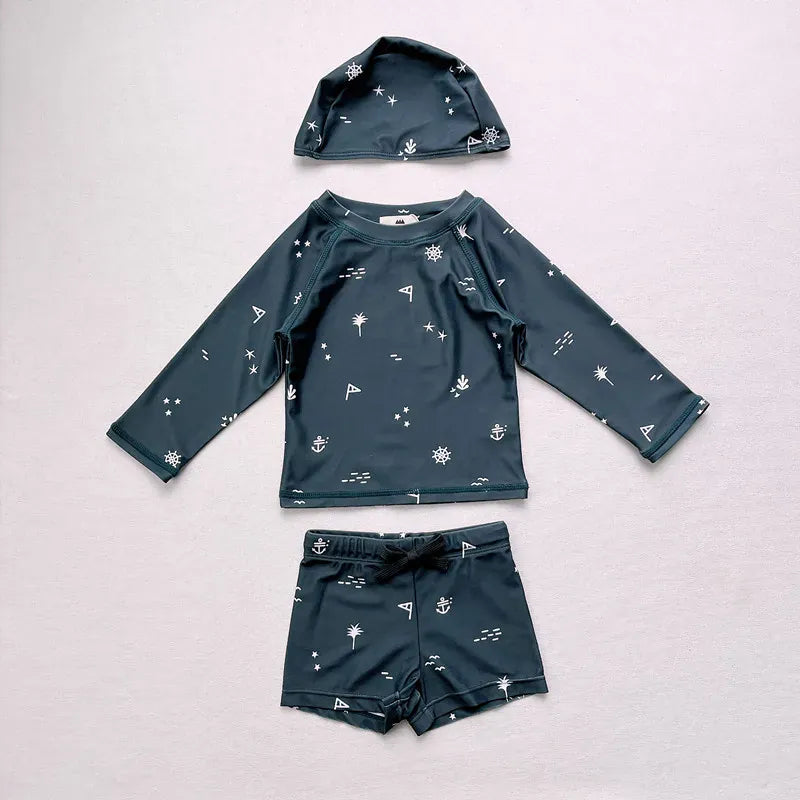 ネイビーのラッシュガード長袖とハーフパンツ、帽子セット(星柄)