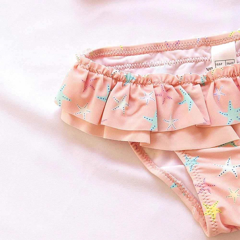 キッズ用水着パンツ、ピンク地のヒトデと星柄フリルショーツ