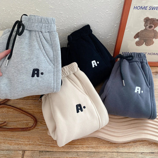 ロングパンツ・スウェットパンツ ベビーキッズパンツ アルファベットワンポイント裏ボアフリース厚手ロングスウェットパンツ【mh0007856】