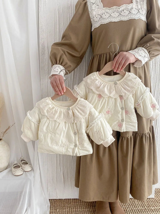 ショートコート・ジャケット・ジャンパー ベビーアウター フラワー刺繍ラッフル襟パデッドジャケットコート【mh0008200】