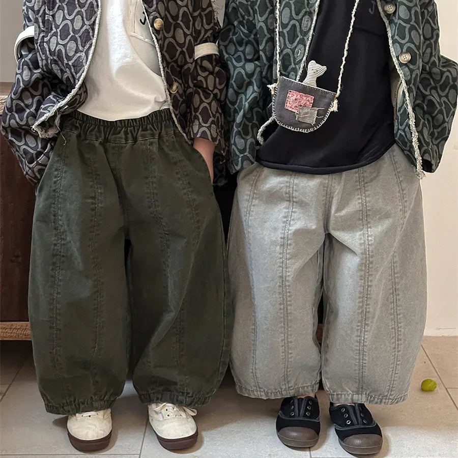 キッズ用ルーズロングパンツ、カーキとグレーの2色展開(ゆったりシルエット)